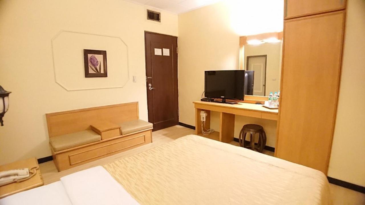 Yes Hotel Chiayi Exterior foto